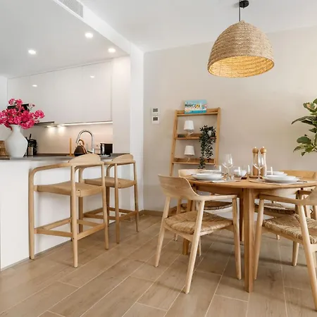 아파트 Vivi Homes - Bay - Pool - Gym - Big Terrace 푸엔히롤라
