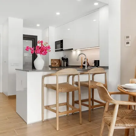 Vivi Homes - Bay - Pool - Gym - Big Terrace * 푸엔히롤라