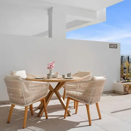 아파트 Vivi Homes - Bay - Pool - Gym - Big Terrace 푸엔히롤라